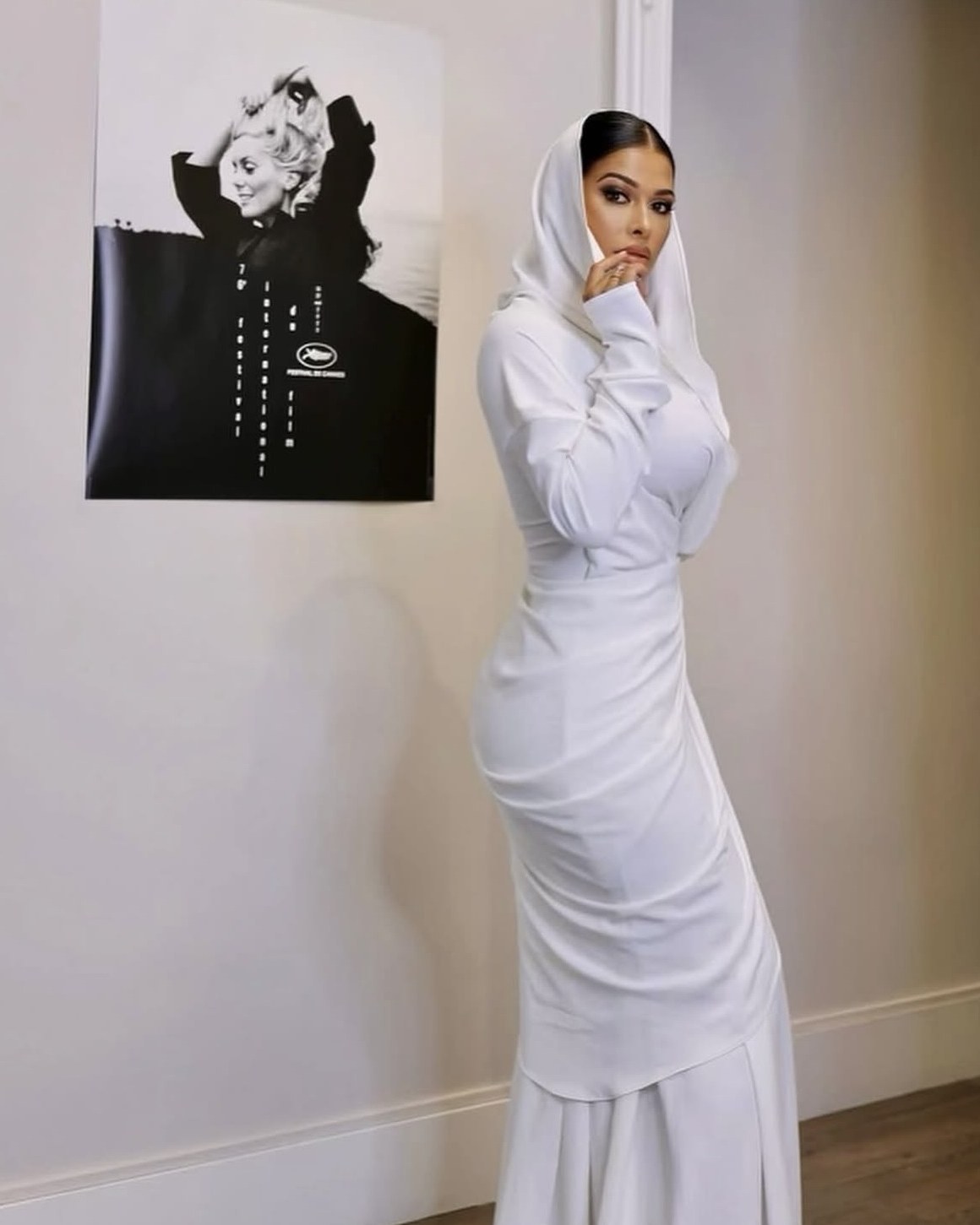 Tenue couture Festival de Cannes voile blanc